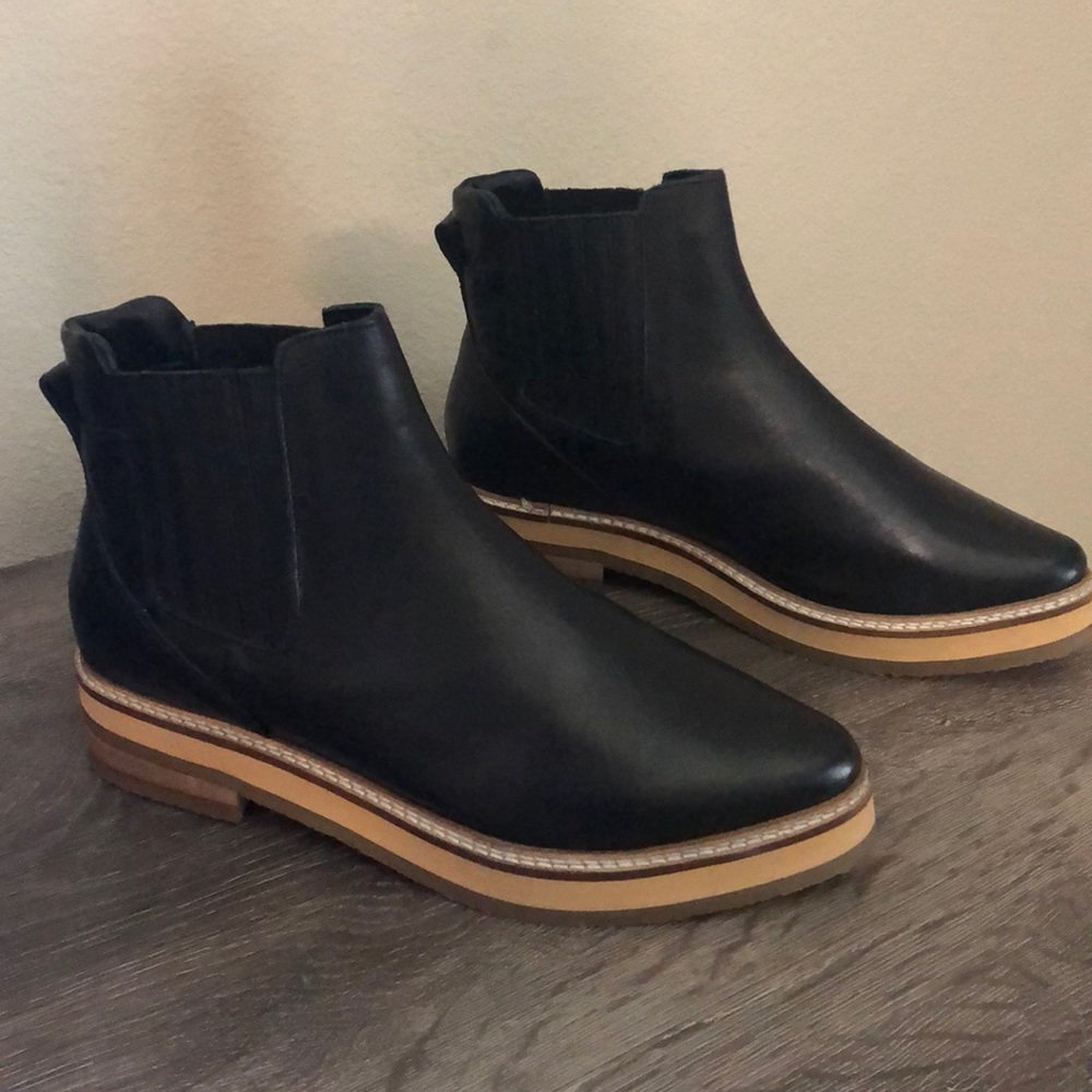 Pointed-toe Black Booties